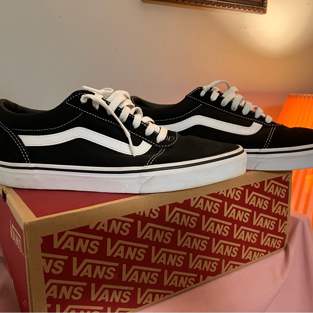 Vans Men's Classic Black and White Sneakers